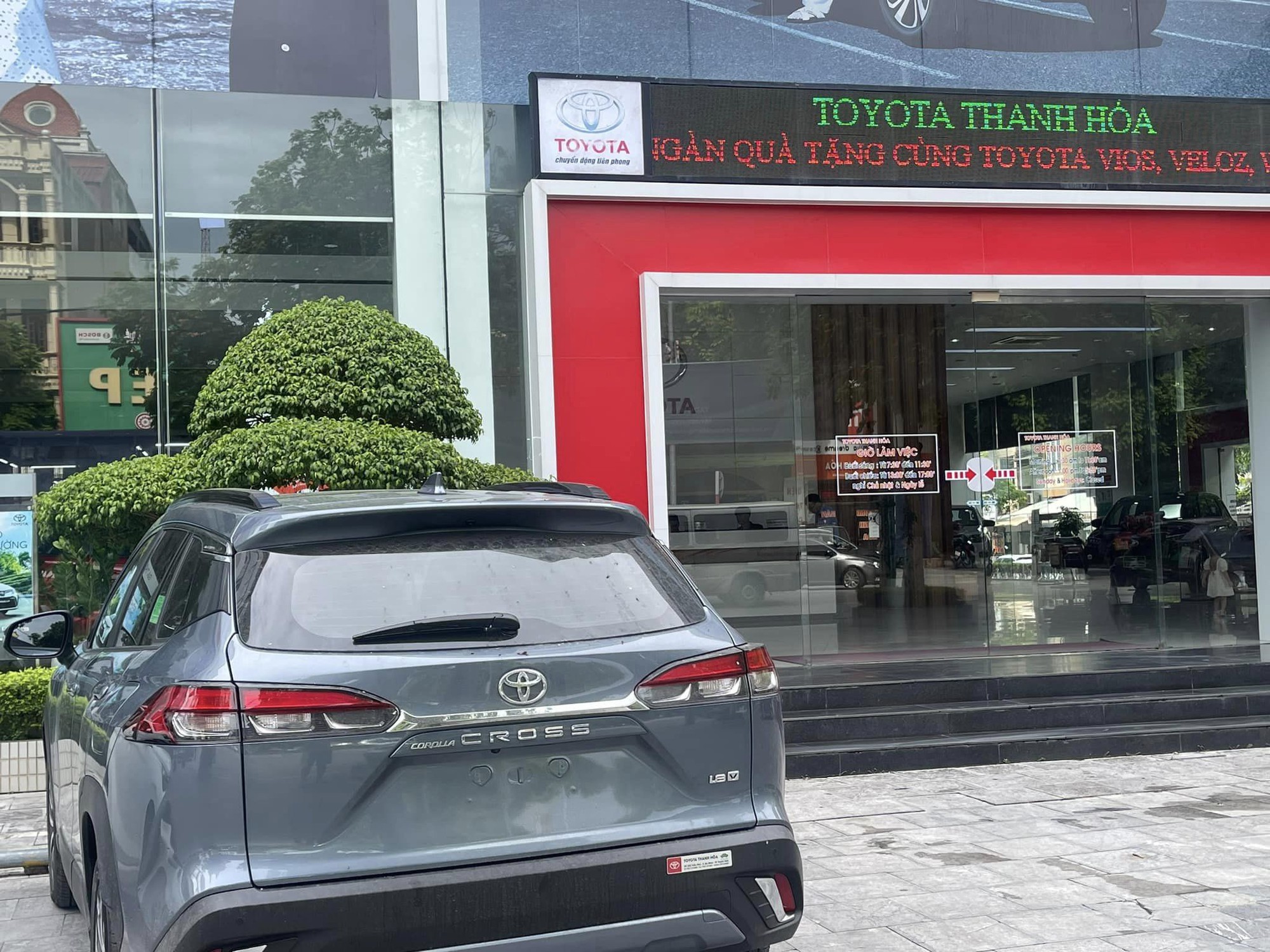 Mua phải Toyota Corolla Cross bị rách ở cửa, chủ xe tại Thanh Hóa chia sẻ: 'Sales giấu lỗi, đại lý không nhận bảo hành'- Ảnh 4.