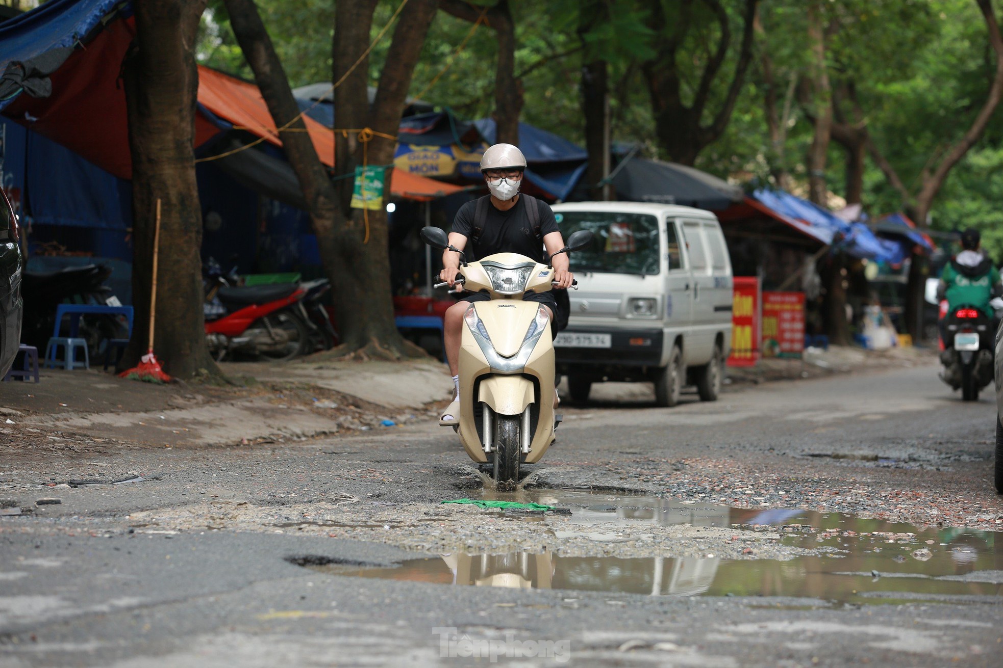 Hà Nội: Đường ngõ xuống cấp 'bẫy' người tham gia giao thông- Ảnh 8.