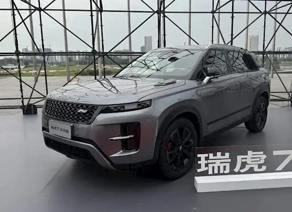 Mẫu SUV mới khiến truyền thông dậy sóng: Thiết kế giống Range Rover, giá quy đổi rẻ hơn Morning và i10- Ảnh 2.