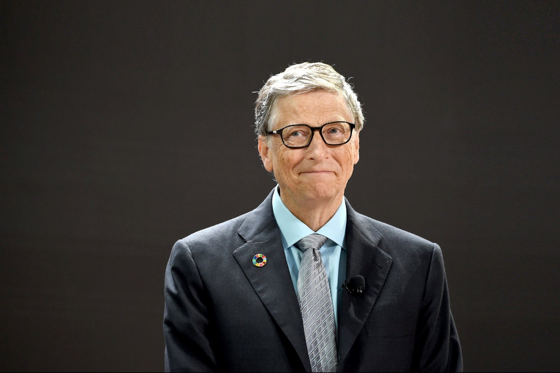 Bill Gates: ‘Thách thức số 1 chưa được giải quyết, đến bản thân tôi cũng bị lừa, phải để lại cho giới trẻ làm thôi’- Ảnh 1.