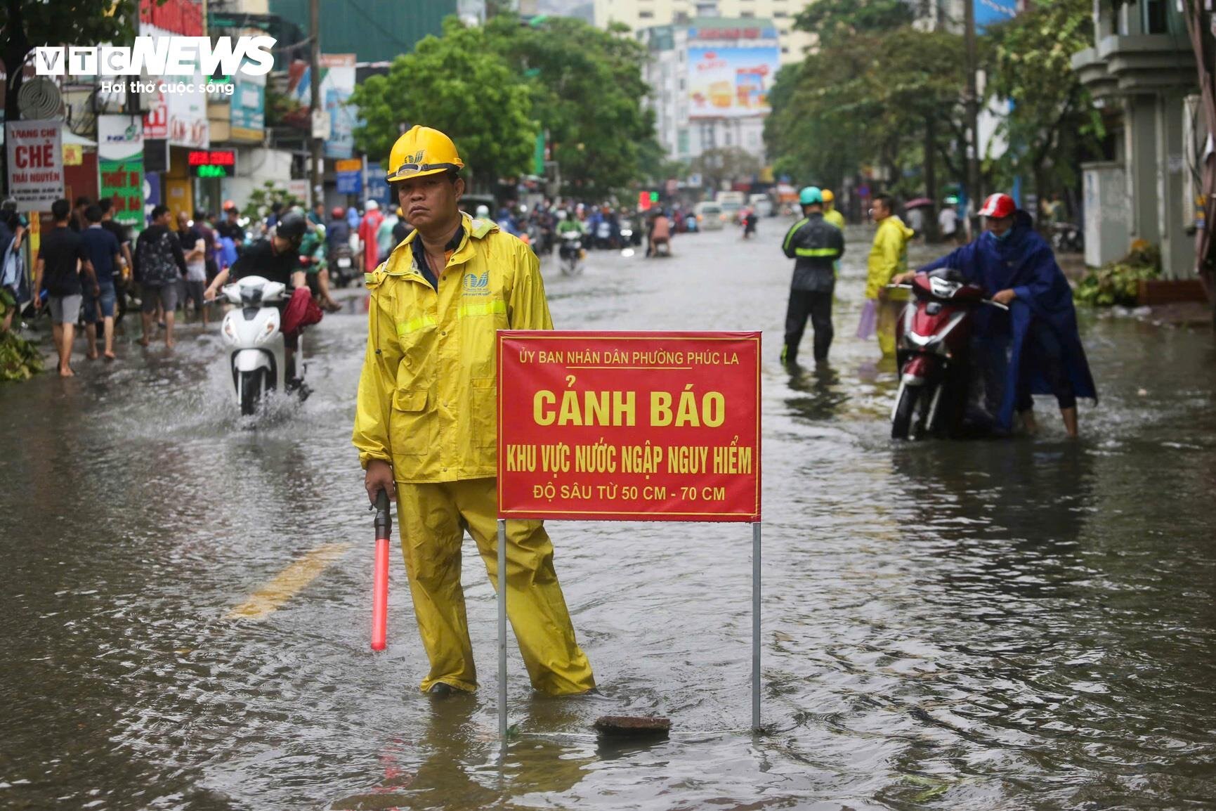 Bãi bồi sông Hồng ngập, người dân nói chưa bao giờ lũ dâng cao như thế- Ảnh 19.