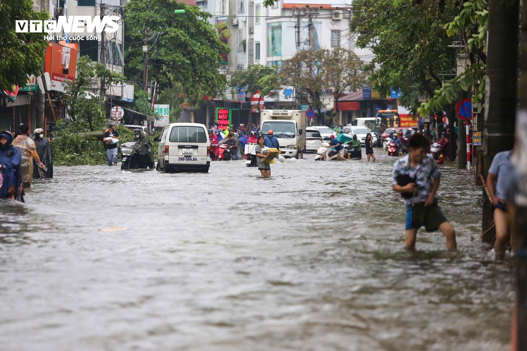 Bãi bồi sông Hồng ngập, người dân nói chưa bao giờ lũ dâng cao như thế- Ảnh 18.