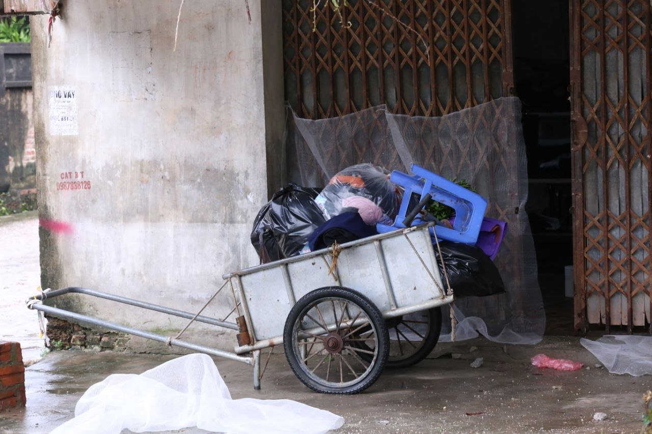 "Rốn lũ" Chương Mỹ chạy ngập: Người dân dùng thuyền đi lại, hết lần ngập này lại đến đợt lụt khác nối nhau- Ảnh 19.