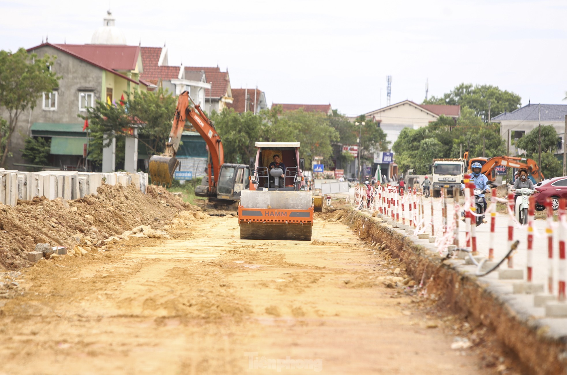 Quốc lộ 1.100 tỷ đồng ngổn ngang trước mùa mưa bão- Ảnh 8.