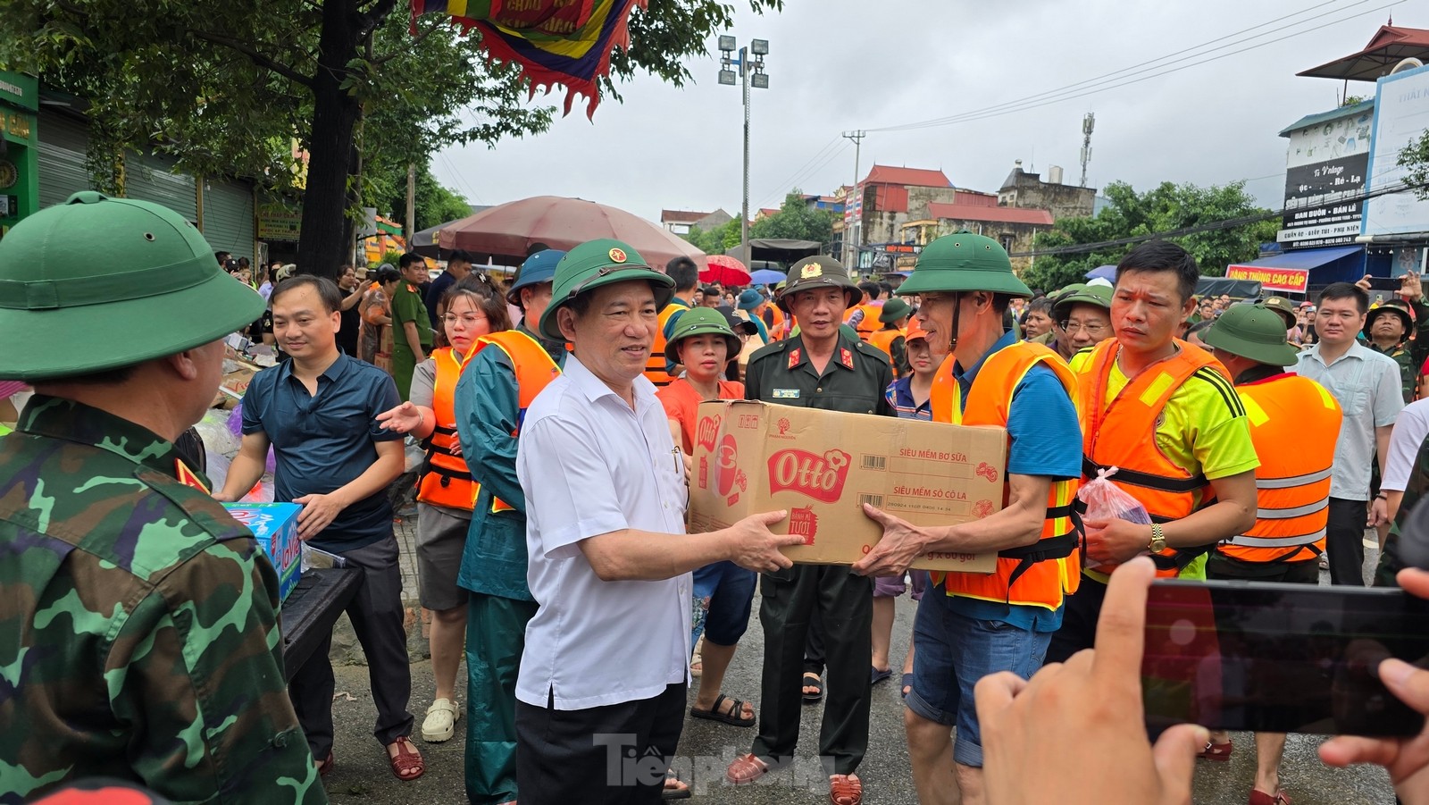 Thái Nguyên: Nước lũ ở sông Cầu rút, lực lượng chức năng tiếp tục cứu người- Ảnh 22.