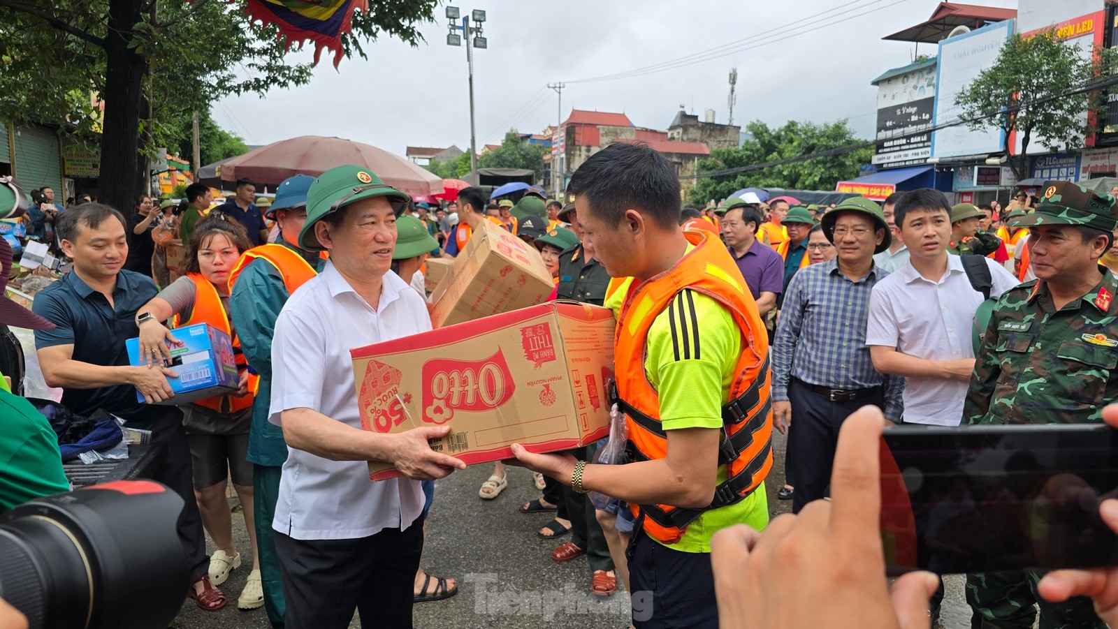 Thái Nguyên: Nước lũ ở sông Cầu rút, lực lượng chức năng tiếp tục cứu người- Ảnh 21.