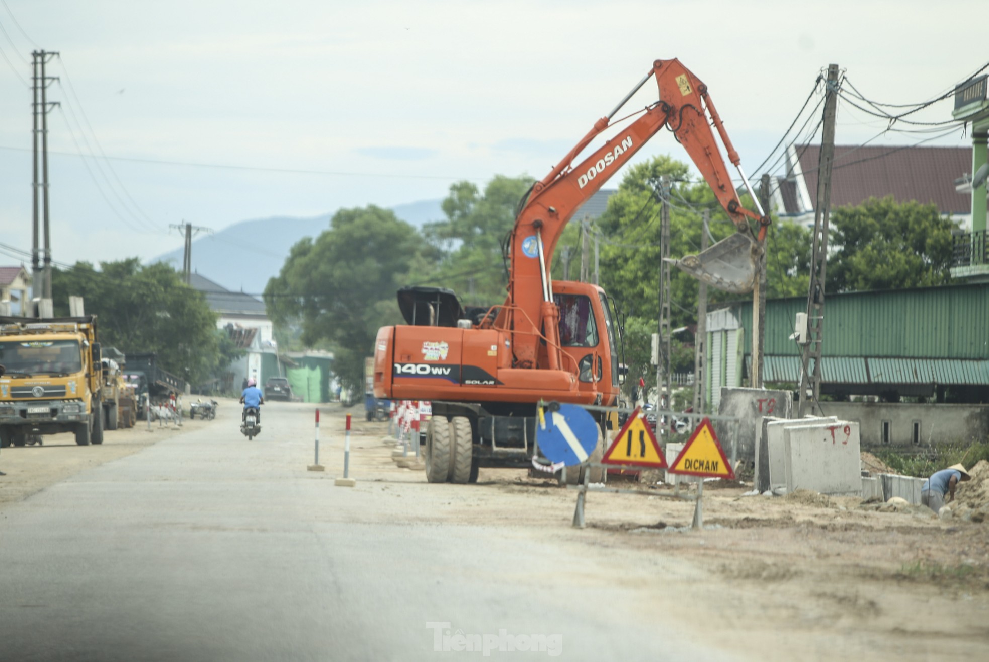 Quốc lộ 1.100 tỷ đồng ngổn ngang trước mùa mưa bão- Ảnh 14.