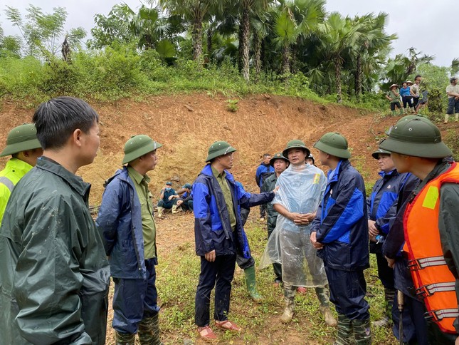 Tang thương hình ảnh một thôn làng hơn 100 nhân khẩu ở Lào Cai bị lũ quét vùi lấp toàn bộ, hàng chục thi thể được tìm thấy- Ảnh 9.