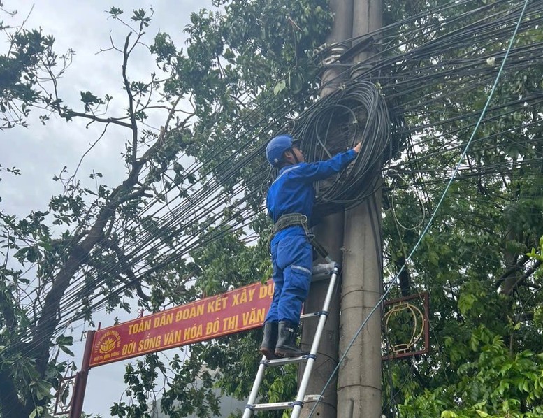 Yêu cầu tiếp tục đảm bảo thông tin liên lạc phục vụ cứu hộ, cứu nạn- Ảnh 1.