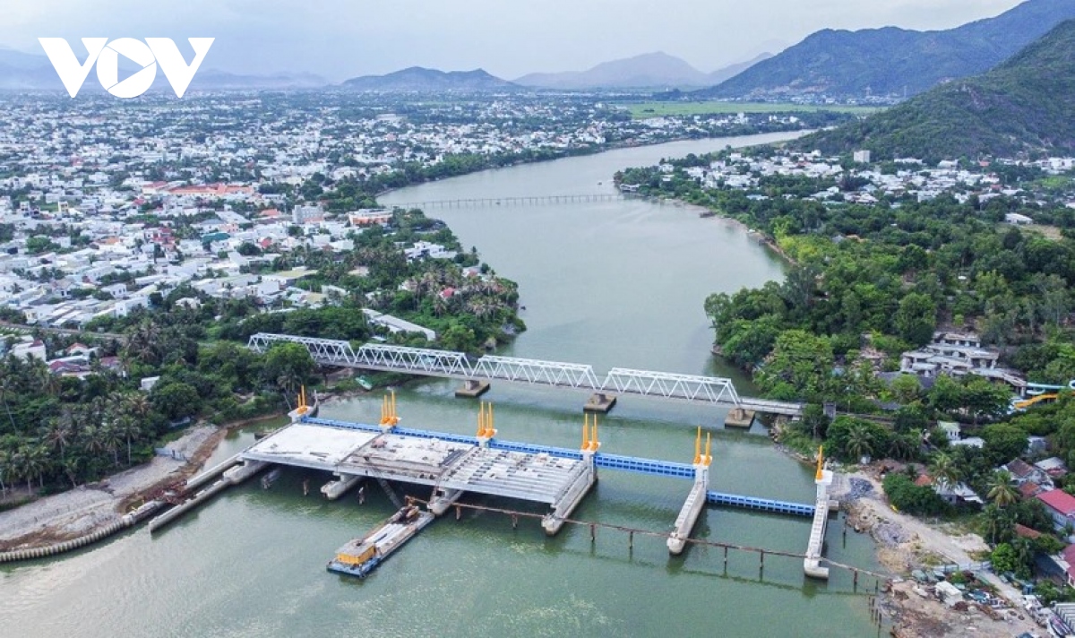 Khánh Hòa ban hành 63 thủ tục hành chính mới, giải quyết thủ tục đất đai cho người dân- Ảnh 2.