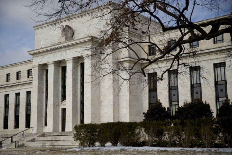 Reuters: Fed có thể hạ lãi suất tại cả 3 cuộc họp còn lại của năm 2024, mỗi lần giảm 0,25%- Ảnh 1.