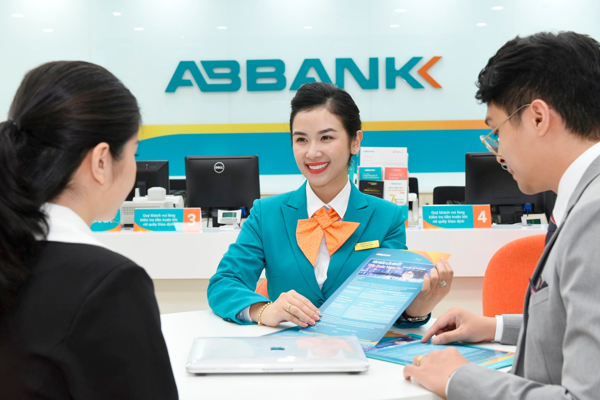 Maybank tăng cường quan hệ hợp tác chiến lược, hỗ trợ tư vấn mảng bán lẻ cho ABBank- Ảnh 1.