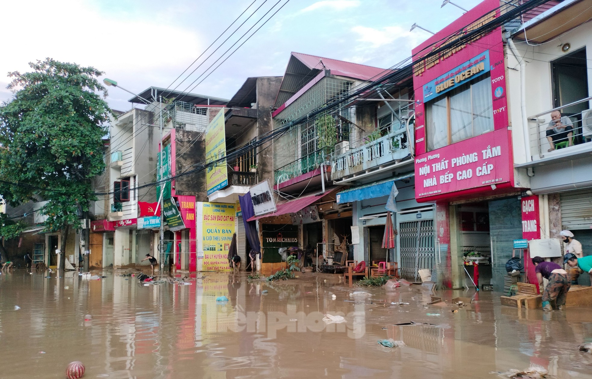 Nước rút, người dân thành phố Yên Bái tất bật dọn dẹp vệ sinh- Ảnh 6.