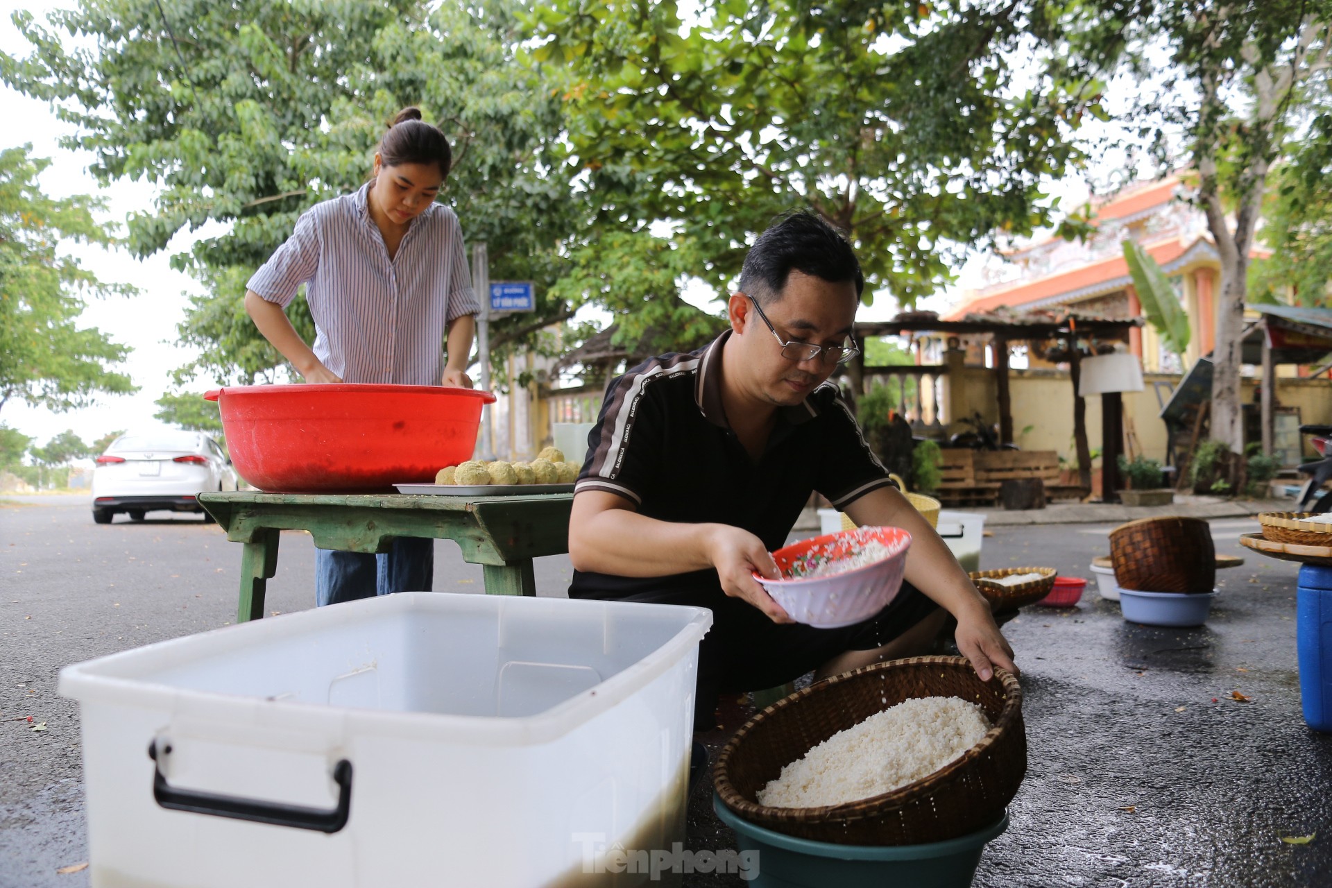 Người dân Đà Nẵng nấu bánh chưng xuyên đêm ủng hộ vùng lũ miền Bắc- Ảnh 2.