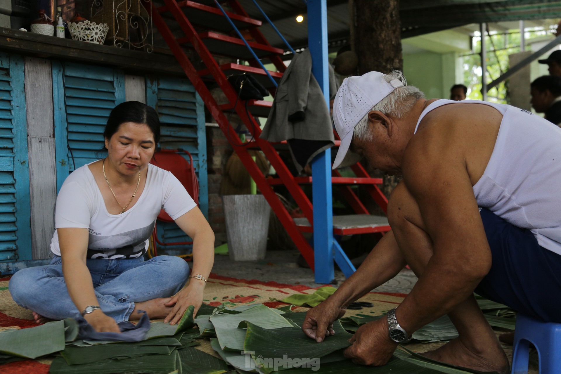 Người dân Đà Nẵng nấu bánh chưng xuyên đêm ủng hộ vùng lũ miền Bắc- Ảnh 3.