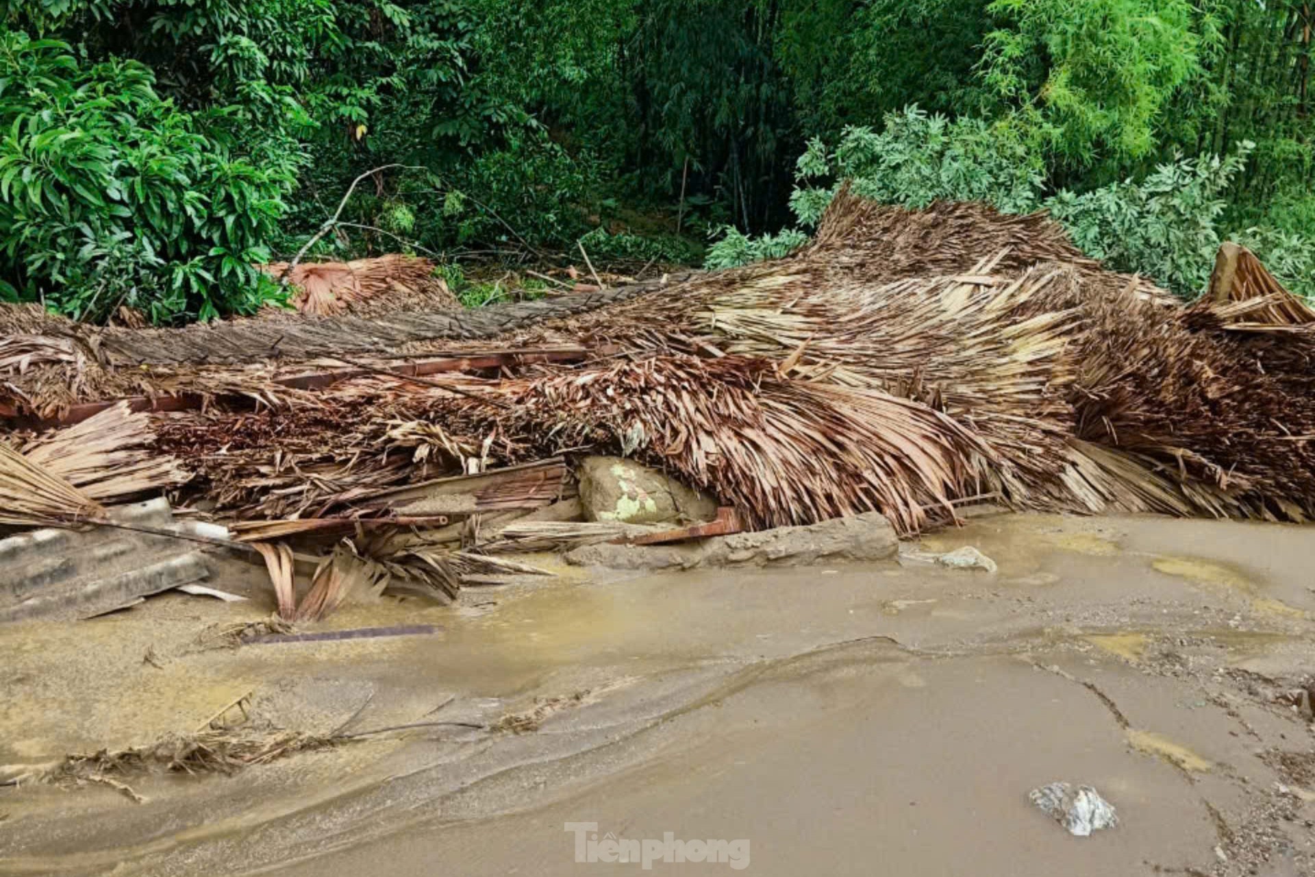 Lào Cai: Cảnh tan hoang của ngôi làng vừa bị lũ quét vùi lấp thôn Làng Nủ- Ảnh 3.