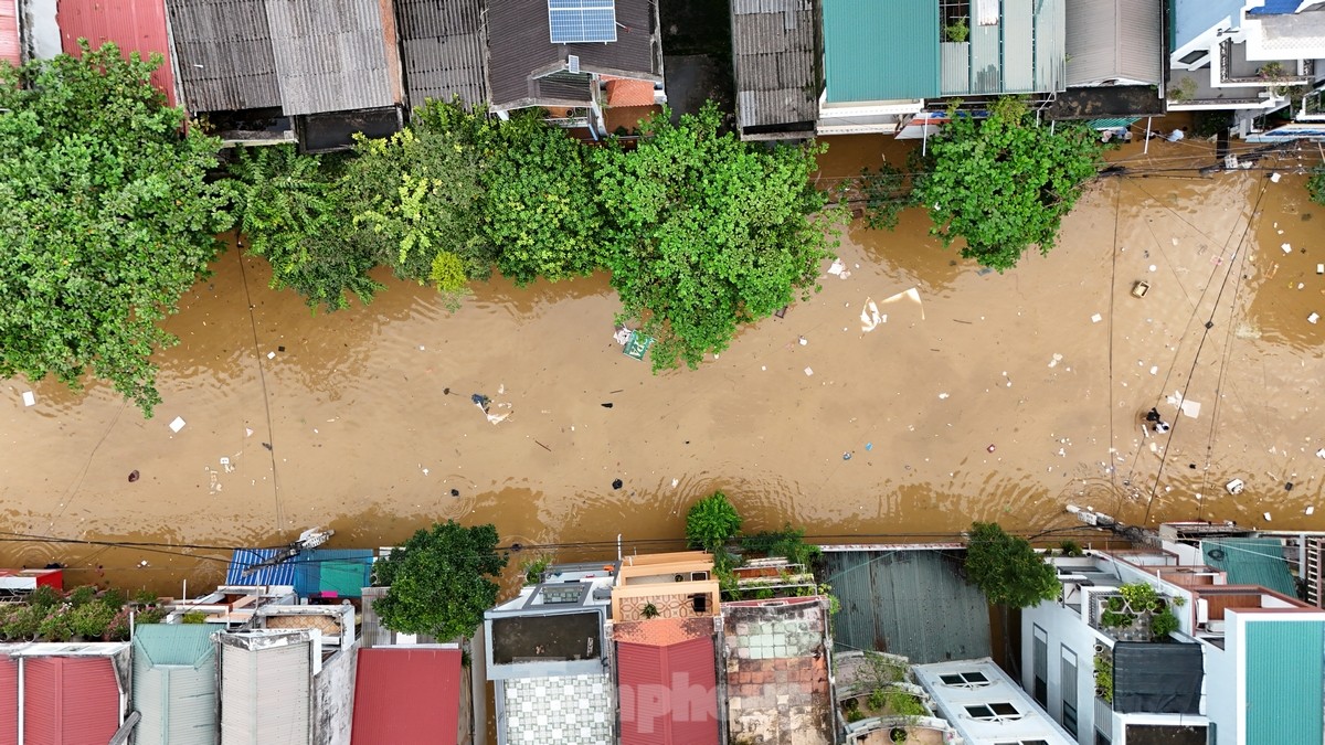 'Biển rác' nổi trên nước lũ ở Tuyên Quang- Ảnh 16.