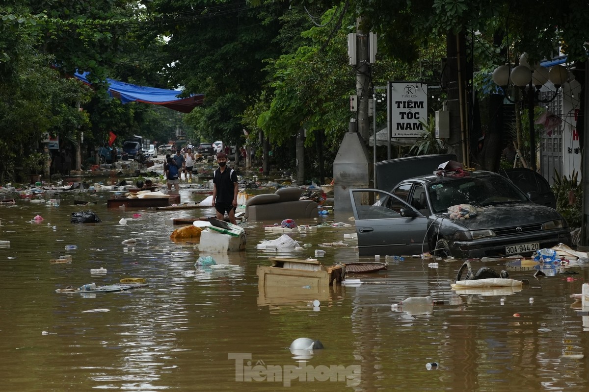 'Biển rác' nổi trên nước lũ ở Tuyên Quang- Ảnh 14.