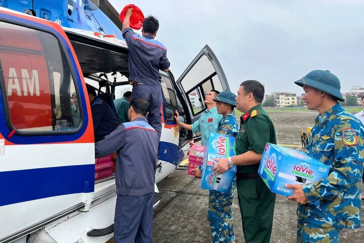 Bên trong một chuyến bay chở hàng cứu trợ từ Hà Nội lên Cao Bằng- Ảnh 5.