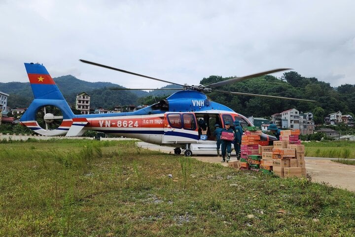 Bên trong một chuyến bay chở hàng cứu trợ từ Hà Nội lên Cao Bằng- Ảnh 11.