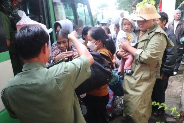 Quảng Nam công bố phương án ứng phó thiên tai, sơ tán gần 400 nghìn người nếu có siêu bão- Ảnh 1.