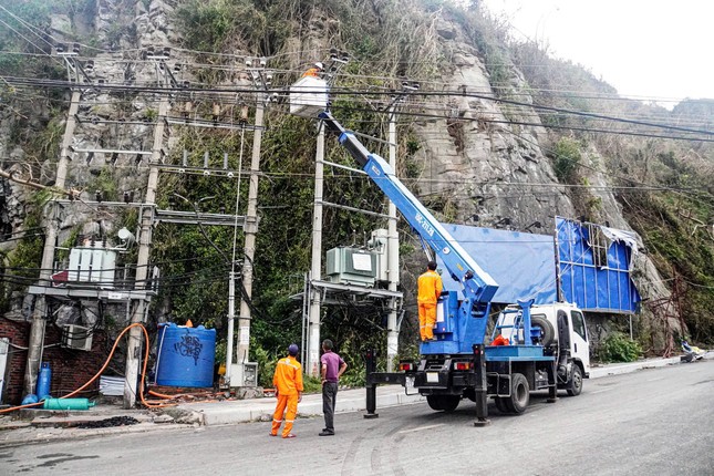 Đảo du lịch Cát Bà có điện, mạng viễn thông sau nhiều ngày 'tê liệt'- Ảnh 3.