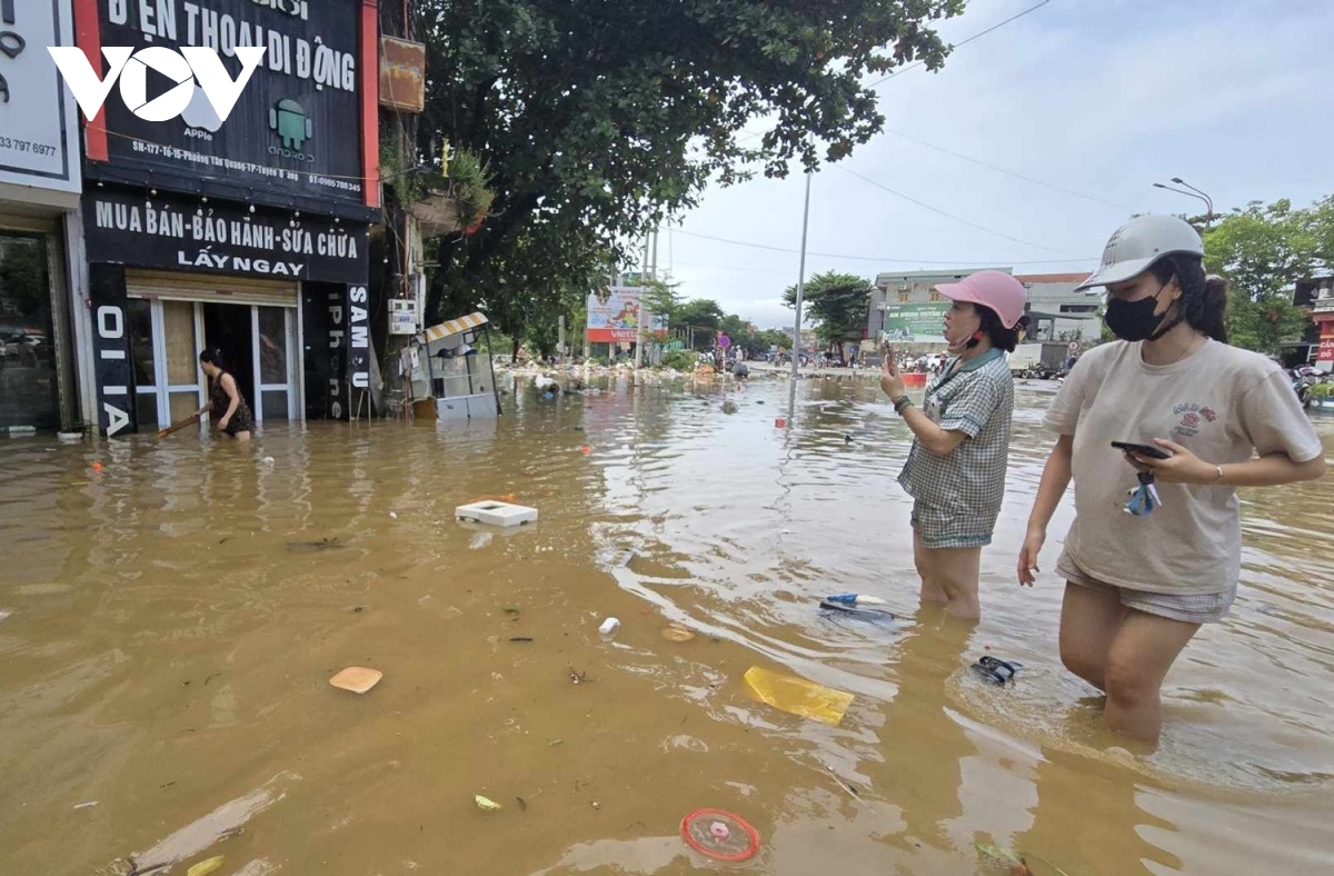 Thành phố Tuyên Quang trở lại phong quang, sạch đẹp chỉ sau 1 ngày  nước rút- Ảnh 1.