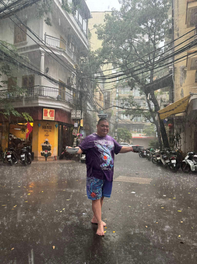 Chủ quán "phở bay" nổi tiếng Hà Nội chuyển sang làm "phở treo": Mang cả vào bệnh viện cứu trợ, miễn phí cho bà con suốt mùa bão- Ảnh 5.