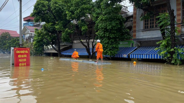 Nước về các hồ phía Bắc giảm dần, thủy điện giảm mạnh xả lũ- Ảnh 1.