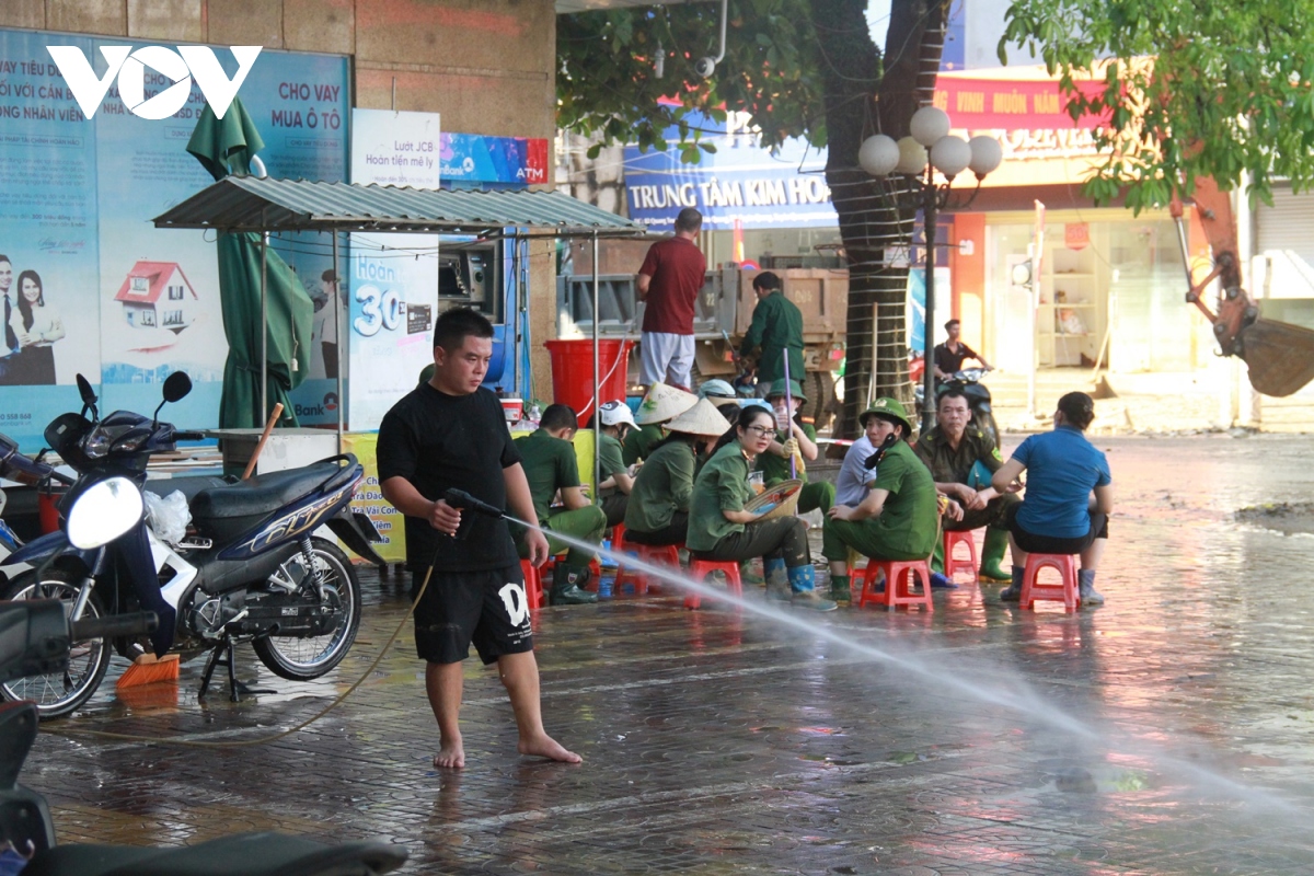 Thành phố Tuyên Quang trở lại phong quang, sạch đẹp chỉ sau 1 ngày  nước rút- Ảnh 5.