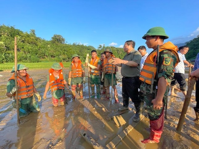 Thủ tướng: Chậm nhất 31/12 phải hoàn thành xây dựng lại thôn Làng Nủ- Ảnh 4.