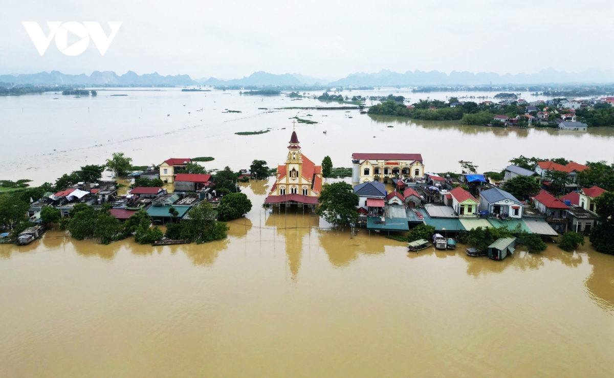 Nước sông Hoàng Long bắt đầu rút, nhiều nơi ở Ninh Bình vẫn chìm trong nước- Ảnh 9.