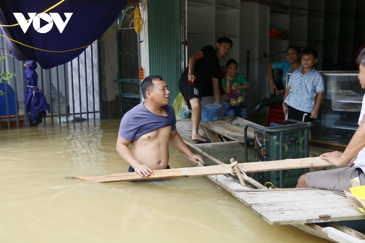 Nước sông Hoàng Long bắt đầu rút, nhiều nơi ở Ninh Bình vẫn chìm trong nước- Ảnh 6.