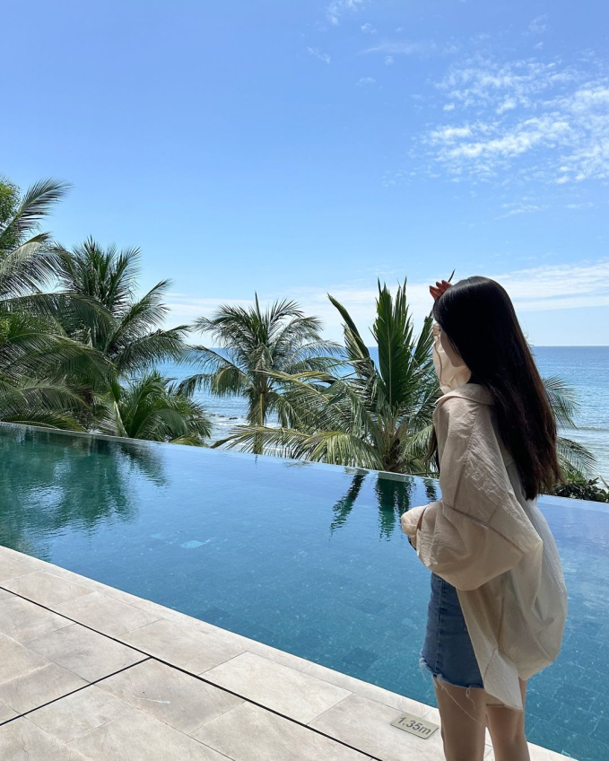 Hot: Park Bo Young check-in Nha Trang, hiếm hoi khoe ảnh đồ bơi hút cả trăm ngàn like- Ảnh 2.