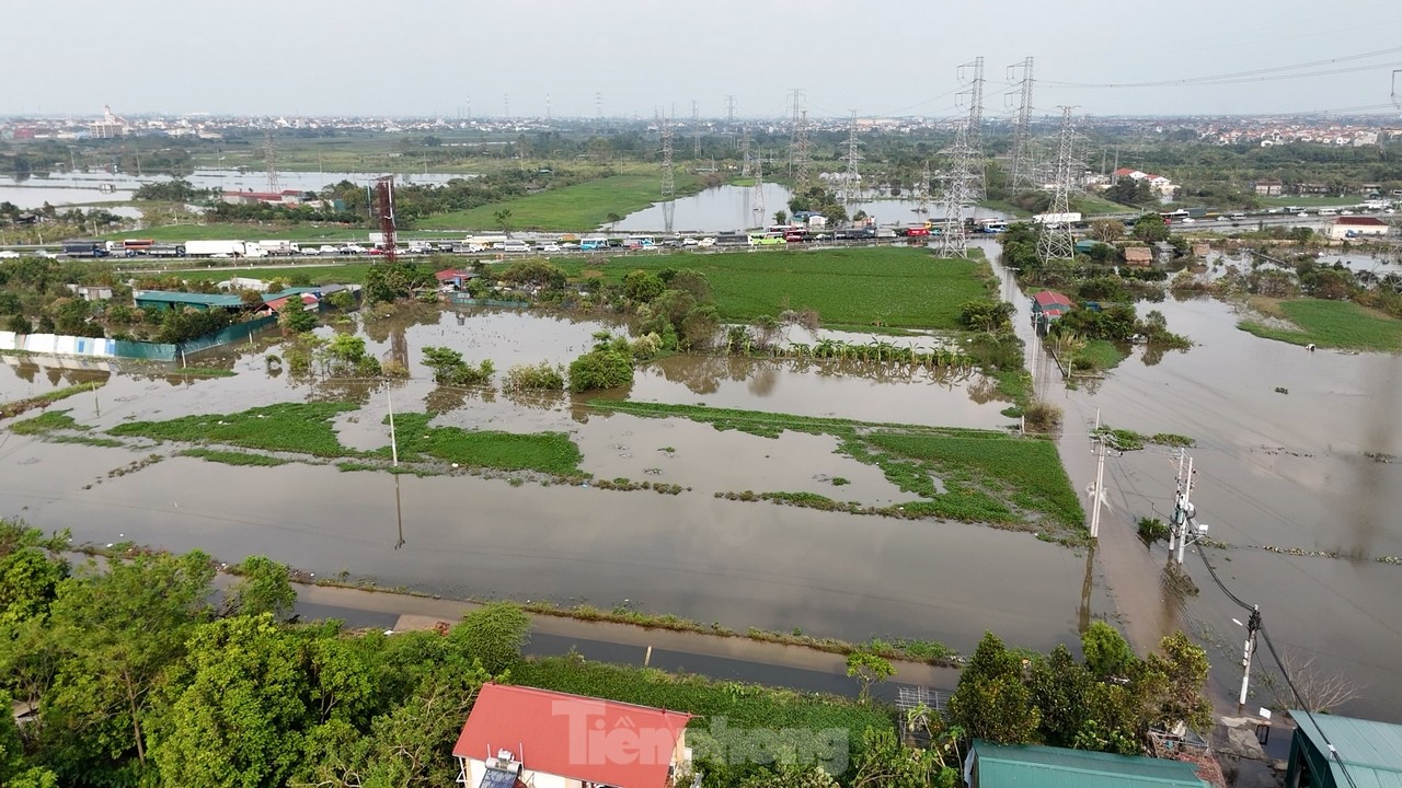 Ô tô tắc hơn 5km trên cao tốc Pháp Vân - Cầu Giẽ do ngập úng- Ảnh 12.