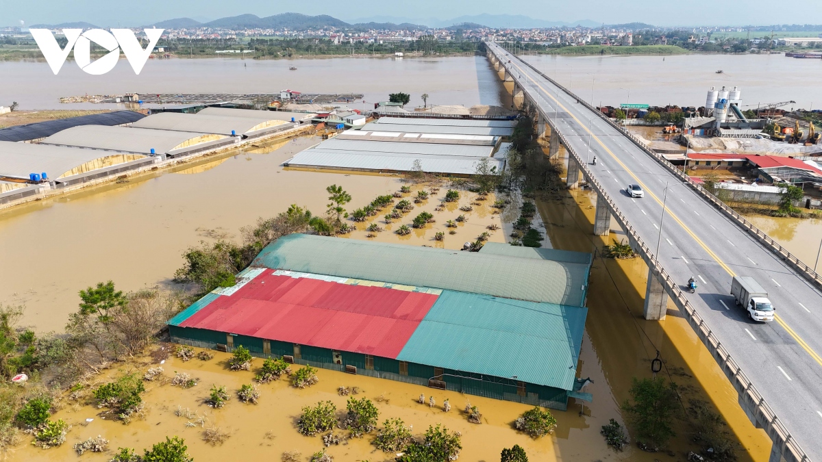 Khung cảnh tan hoang tại loạt công trình sai phép bủa vây cầu nghìn tỷ ở Bắc Ninh- Ảnh 1.