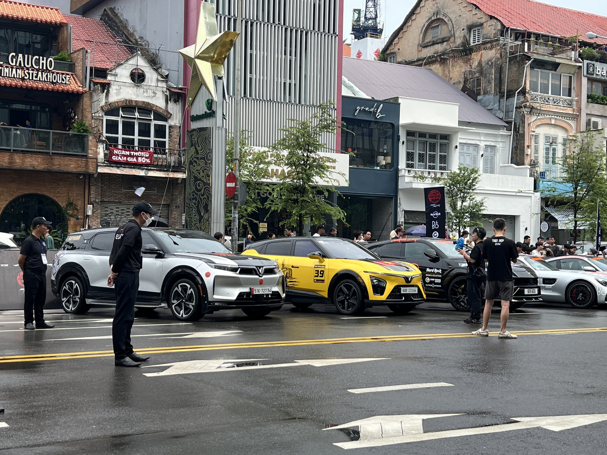 Cận cảnh dàn xe tham gia Gumball 3000: Đủ siêu xe đến siêu SUV, có cả bản giới hạn, bán tải và 2 xe VinFast- Ảnh 25.