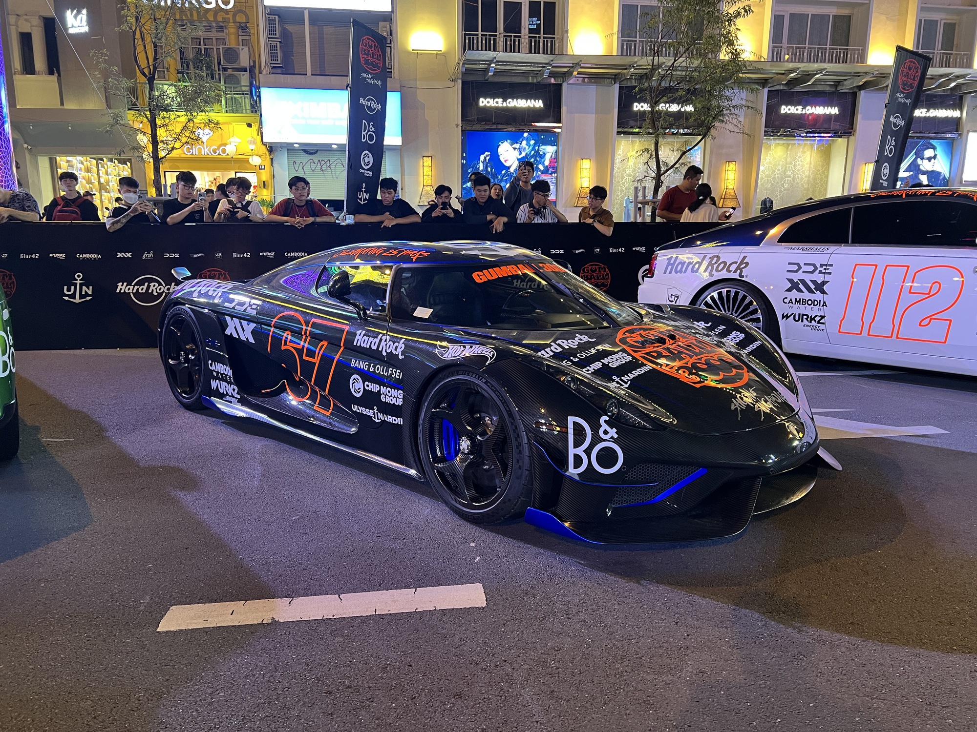 4 xe khủng hút view nhất Gumball 3000: Đính kim cương, có chiếc dùng băng dính cố định bodykit- Ảnh 6.