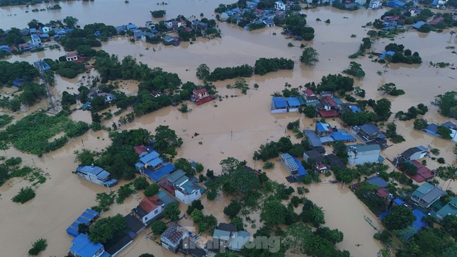 Thủ tướng nghẹn giọng, bật khóc khi nói về mất mát, thiệt hại của người dân, của đất nước- Ảnh 2.