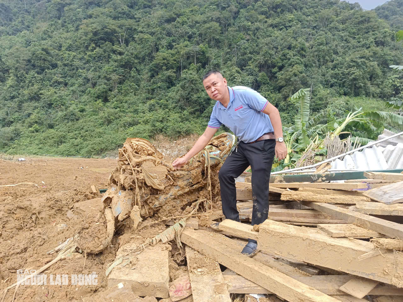 VIDEO: Tan hoang hiện trường vụ sạt lở đất làm 9 người chết, nhiều người bị thương- Ảnh 7.