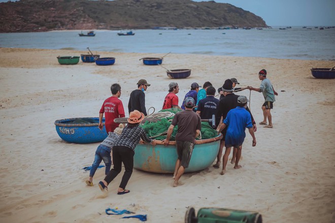 Phát hiện bãi biển đẹp hoang sơ, bình dị gần Quy Nhơn, du khách nhận xét "siêu riêng tư, ít người biết"