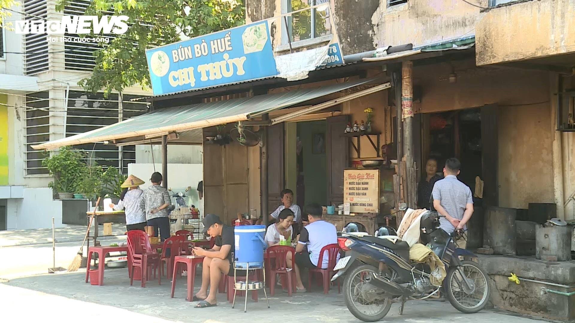 Trong những căn hộ 'ổ chuột' chờ sập ở Huế- Ảnh 4.