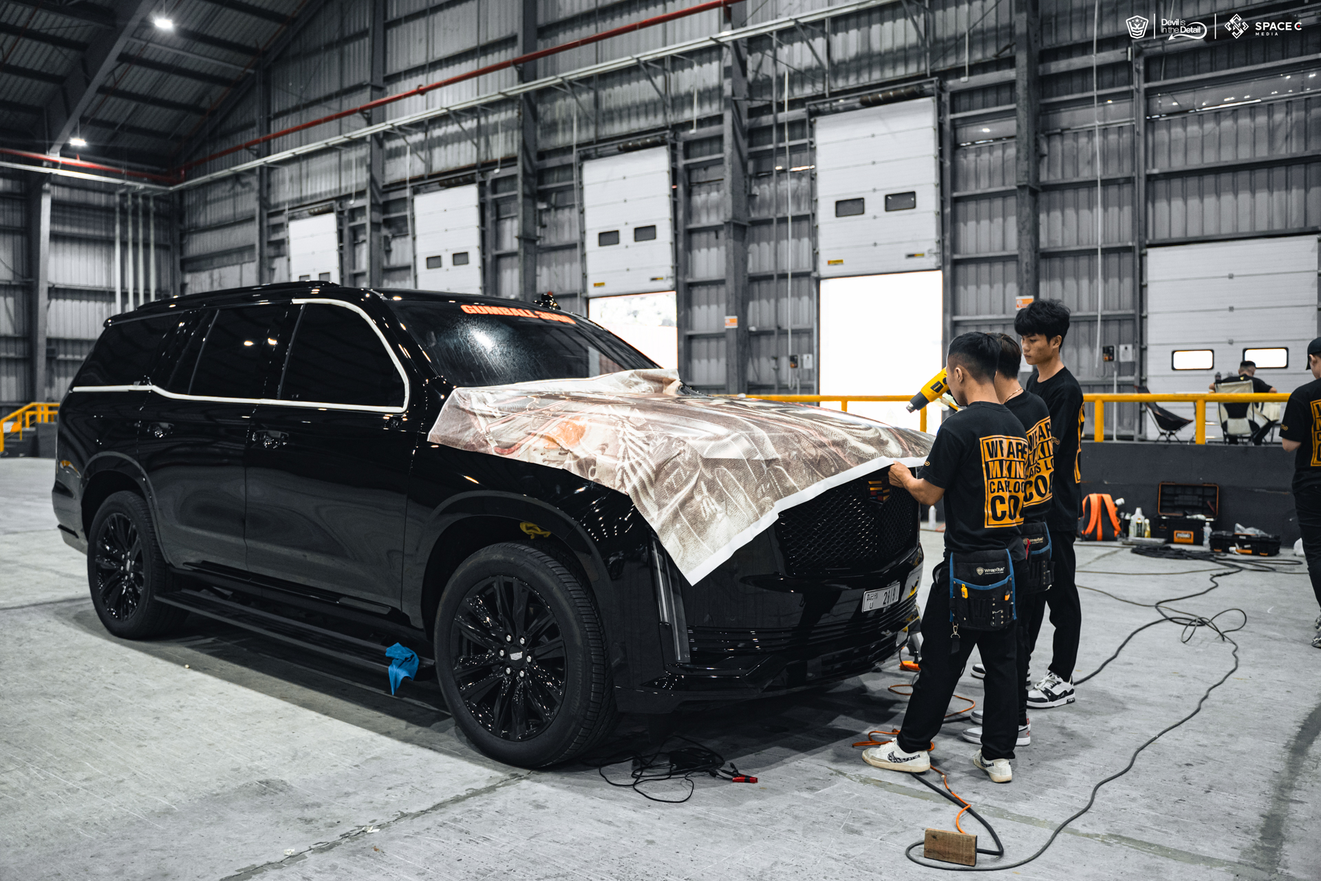 Thợ Việt bật mí hậu trường dán Escalade và G63 tại Gumball 3000: Nóng, bụi mịn, thiếu sáng, không được tháo xe, chạy đua 12 tiếng/ngày- Ảnh 9.