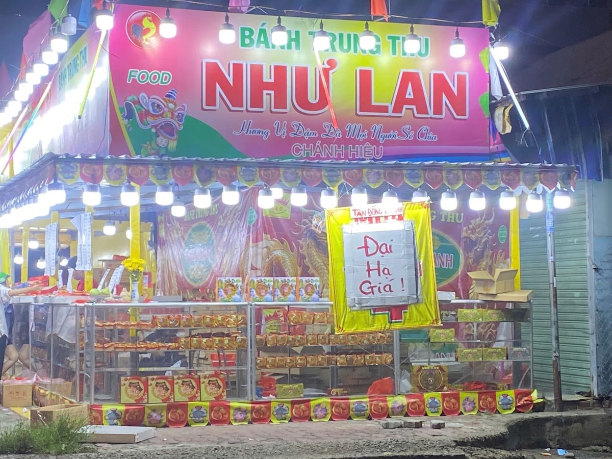 Bánh Trung hạ giá “sập sàn” vẫn ế ẩm- Ảnh 3.