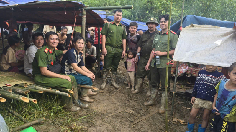 Trưởng công an xã đứng ngồi không yên sau 3 ngày mất liên lạc với trưởng thôn và cuộc tìm kiếm trong mưa lớn- Ảnh 1.