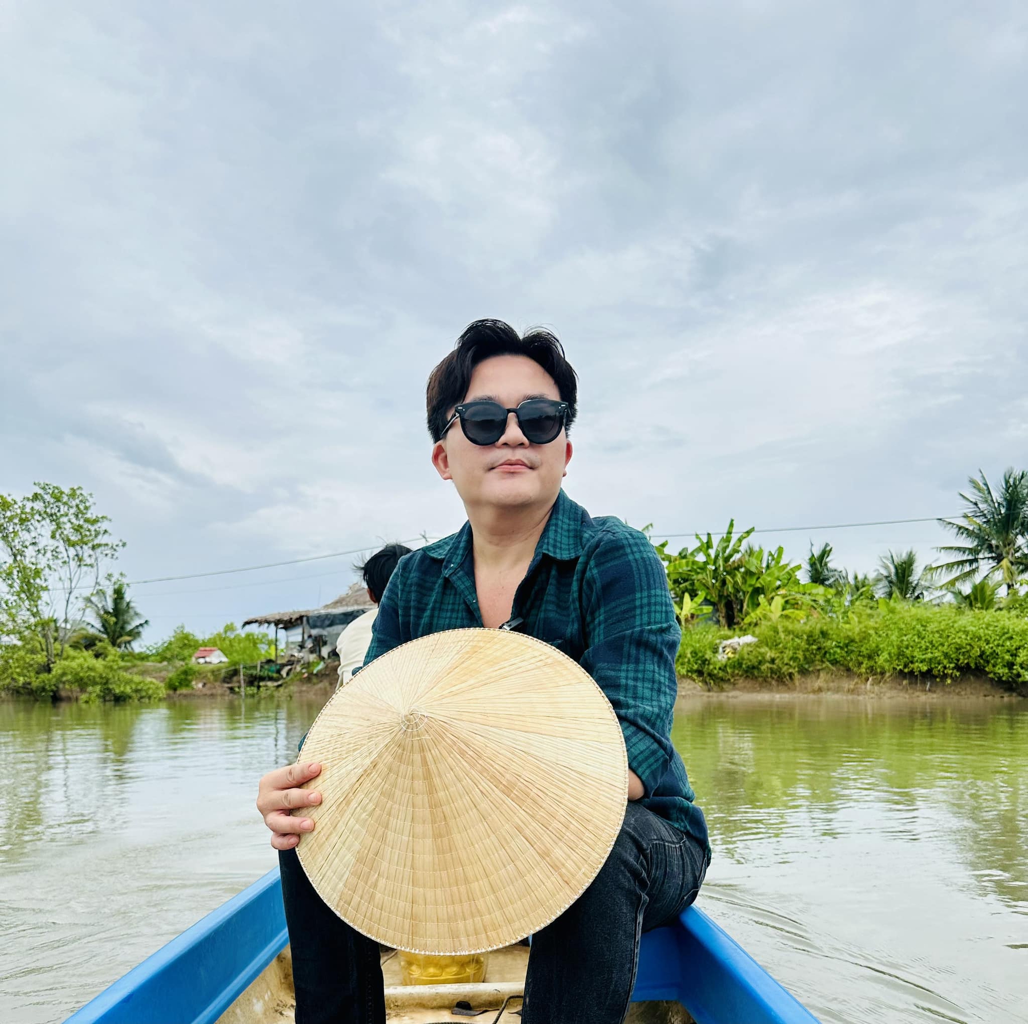 Nam NSƯT bán kim cương cứu trợ bão lũ: U50 không cưới vợ, sinh con, dành trọn cho nghệ thuật và từ thiện- Ảnh 4.