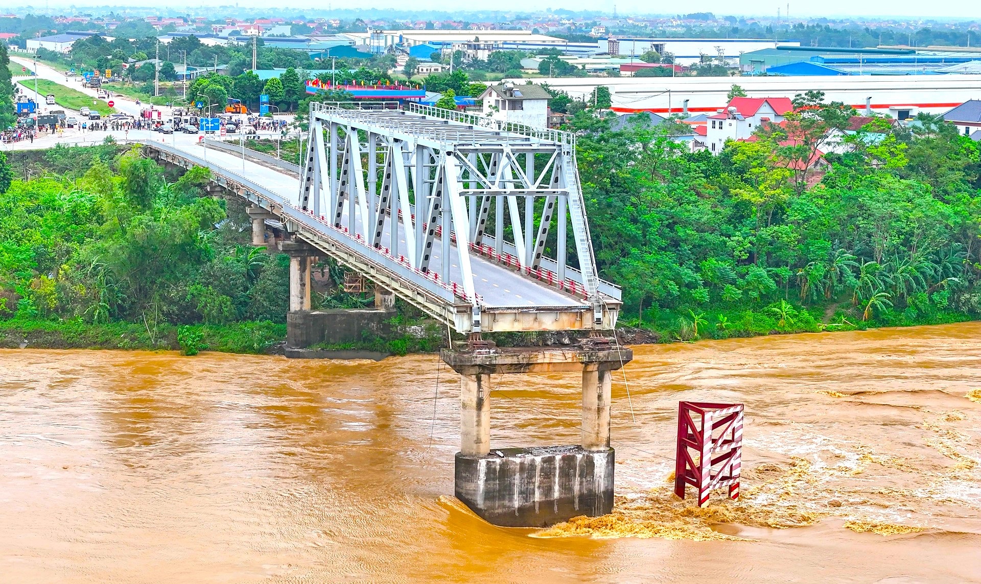 Sự cố cầu Phong Châu: Giám định nguyên nhân, làm rõ trách nhiệm- Ảnh 1.