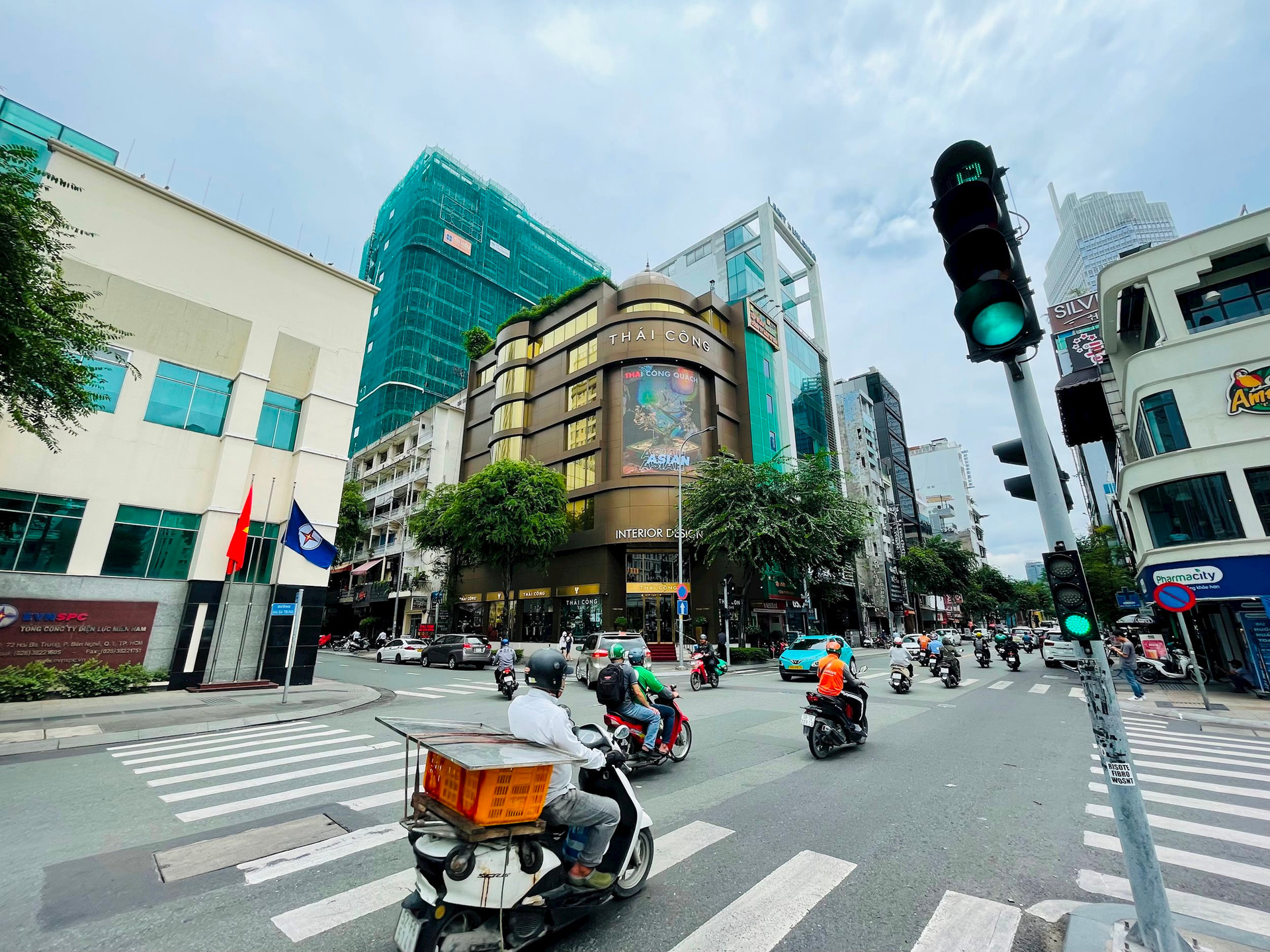 "Soi" mặt bằng trụ sở công ty của Thái Công tại quận 1 đang rao cho thuê giá 1,1 tỷ đồng/tháng có gì?- Ảnh 1.