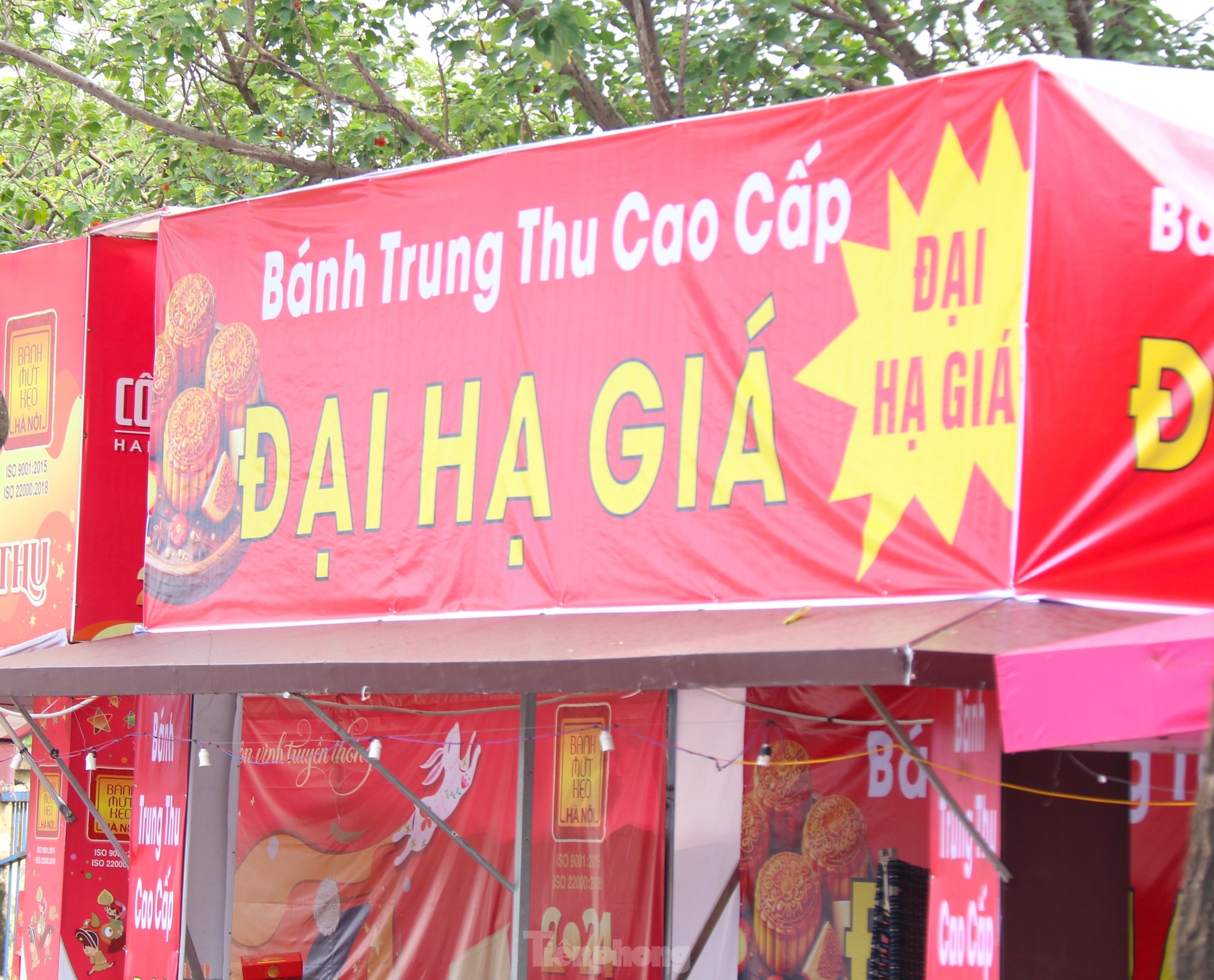 Hà Nội: Bánh trung thu đại hạ giá vẫn ế- Ảnh 3.