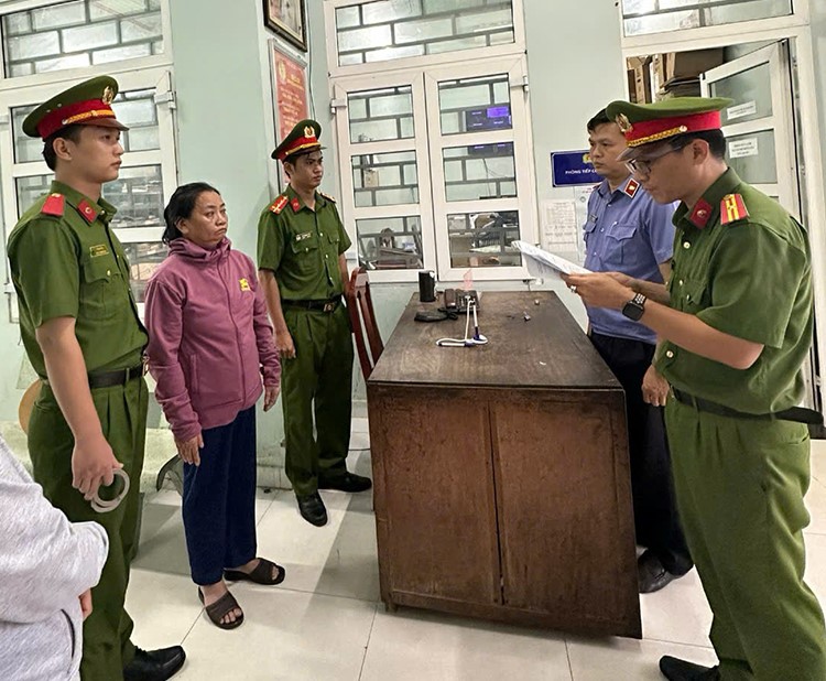 Bắt giam chủ hụi lừa đảo chiếm đoạt hơn 100 tỉ đồng của hơn 100 người- Ảnh 1.